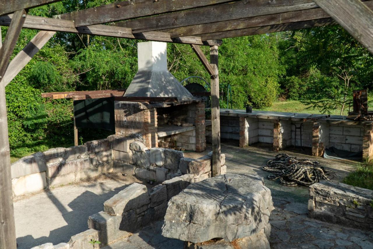 Julijud, Heated Pool, Jacuzzi, Dome And Sauna Brajkovici  外观 照片